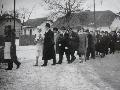 A hatvanas evekben...Balogh Jozsef (unokabatyam) es Rozi eskuvoje. Elol Gero Sanyi batyam vezeti a lakodalmas tarsasagot.